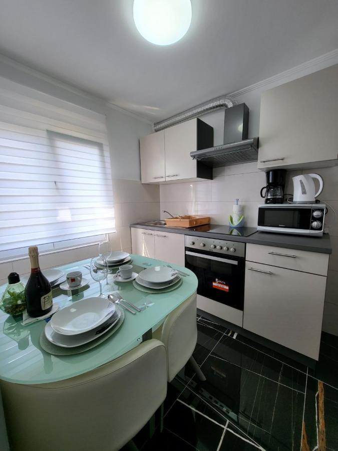 Apartman Dora With Sea View And Terrace Umag Extérieur photo