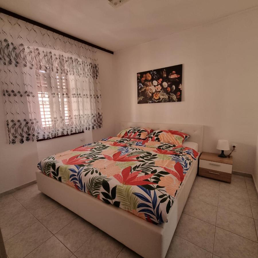 Apartman Dora With Sea View And Terrace Umag Extérieur photo