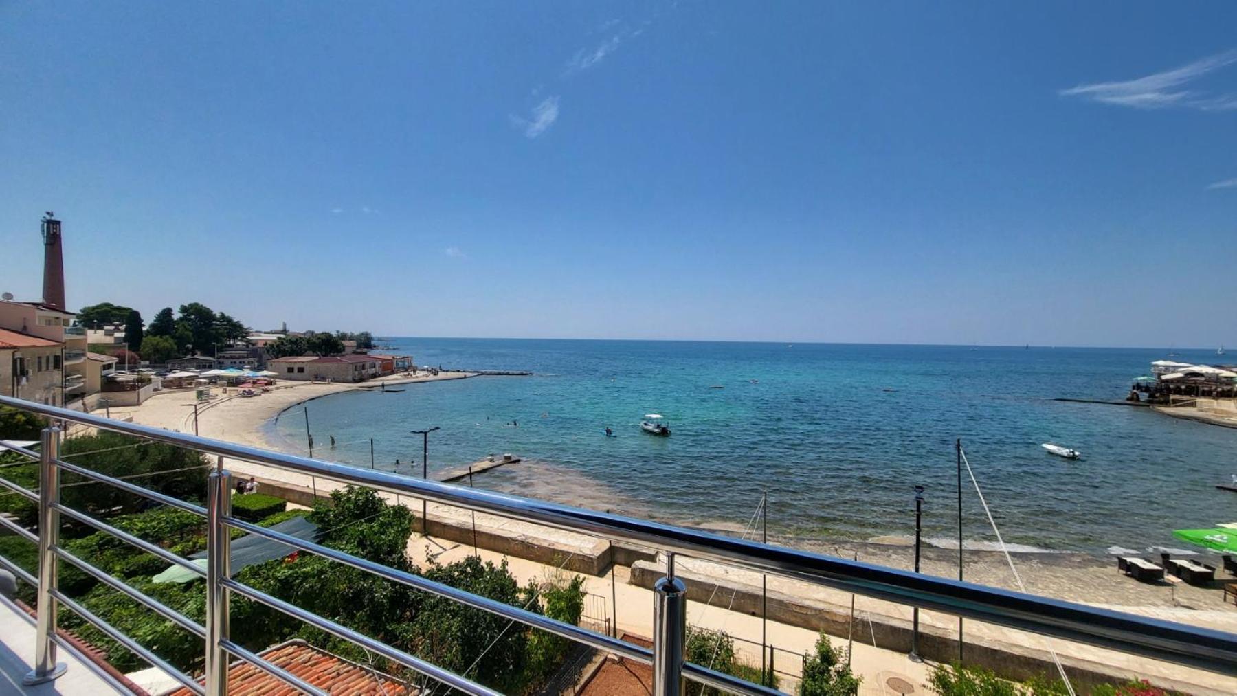 Apartman Dora With Sea View And Terrace Umag Extérieur photo