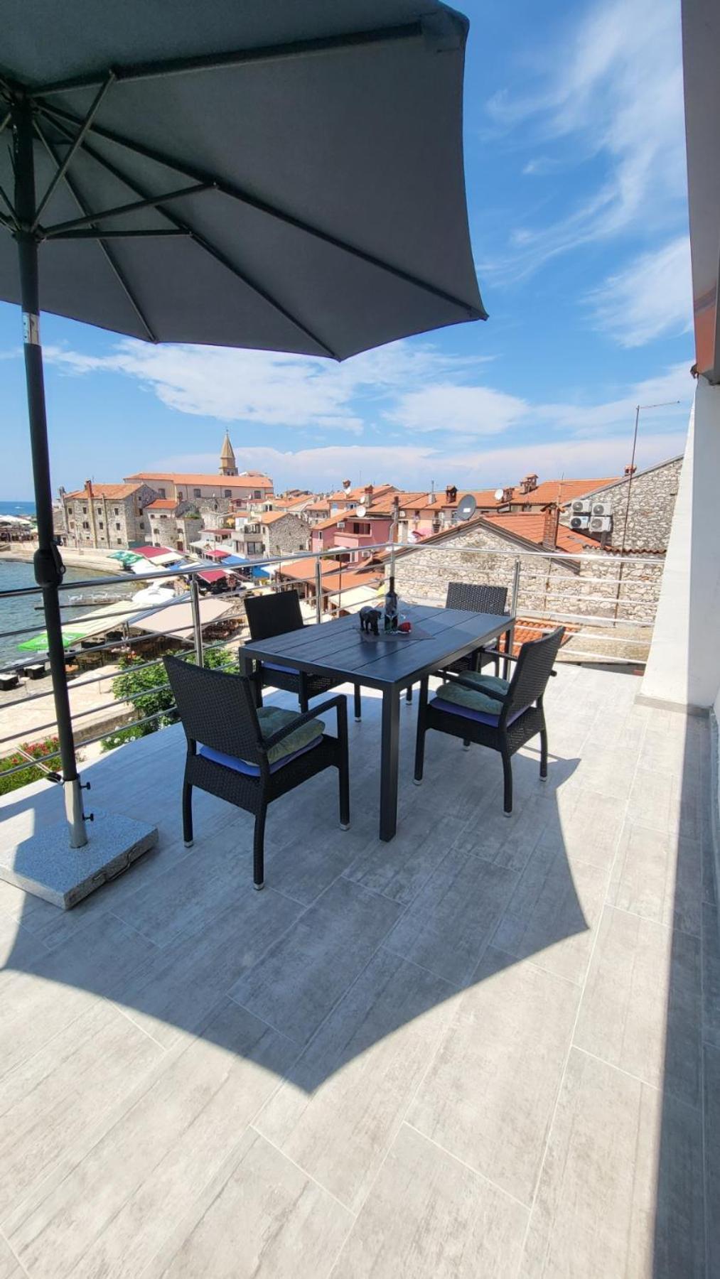 Apartman Dora With Sea View And Terrace Umag Extérieur photo