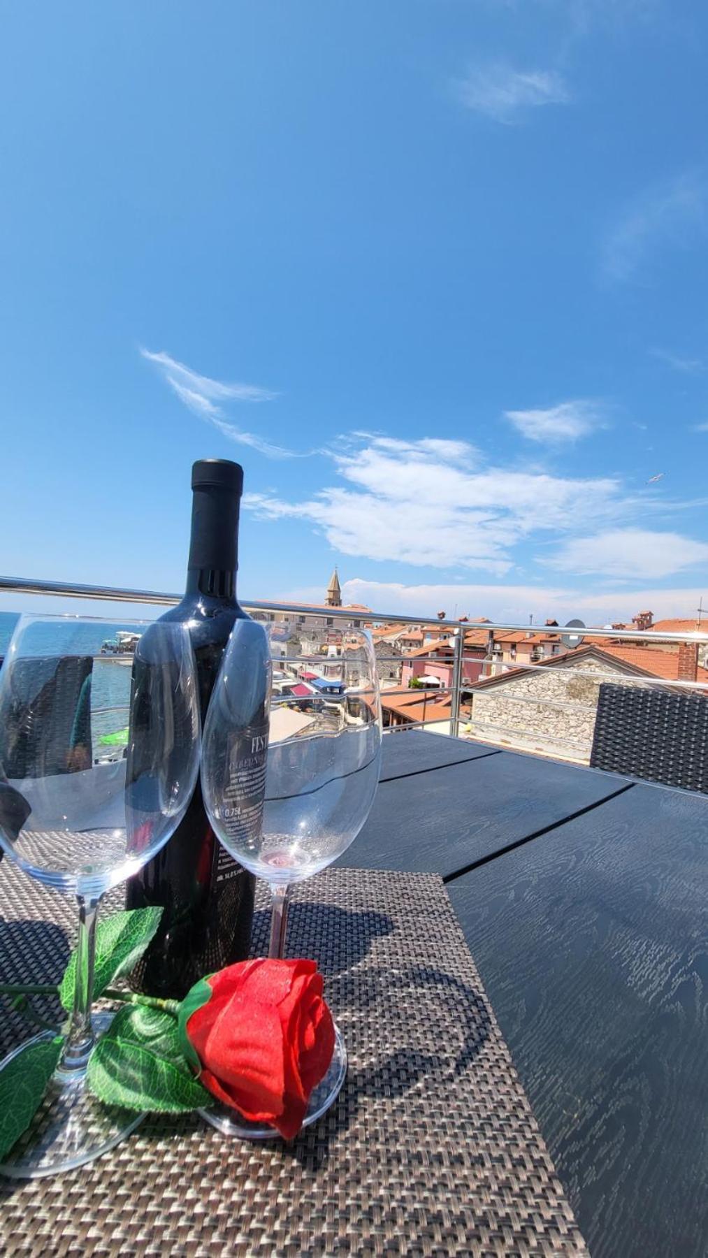 Apartman Dora With Sea View And Terrace Umag Extérieur photo