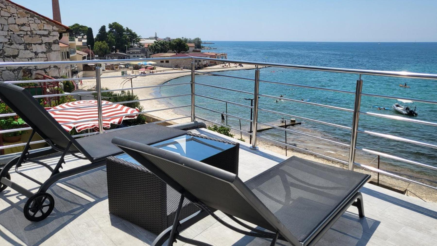 Apartman Dora With Sea View And Terrace Umag Extérieur photo